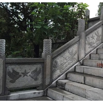 雕刻青石欄桿早已走入尋常生活 雕刻青石欄桿早已走入尋常生活